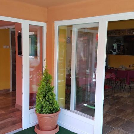 Havanna Etterem Es Vendeghaz Ξενοδοχείο Putnok Εξωτερικό φωτογραφία