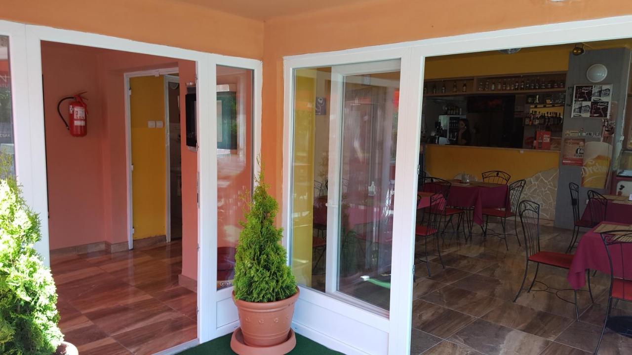 Havanna Etterem Es Vendeghaz Ξενοδοχείο Putnok Εξωτερικό φωτογραφία